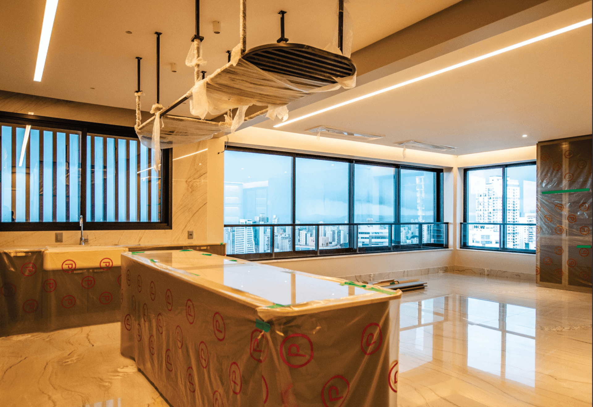 APARTAMENTO LEGEND PRAÇA DO SOL 273M2 4 SUÍTES MOBILIADO
