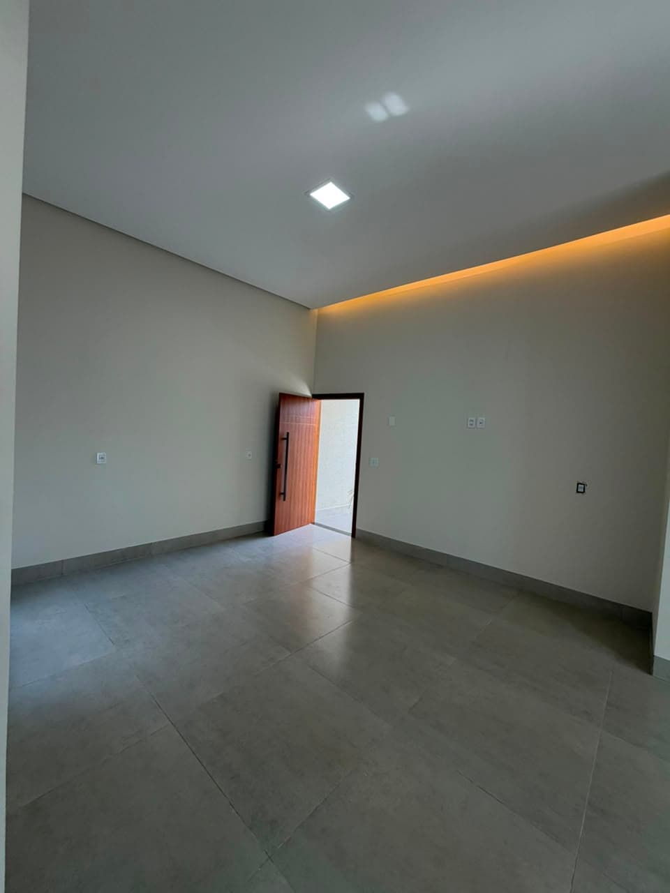 Casa Nova com Piscina e Área Gourmet | 3 Quartos (1 Suíte + Closet) | Bairro das Indústrias – Senador Canedo