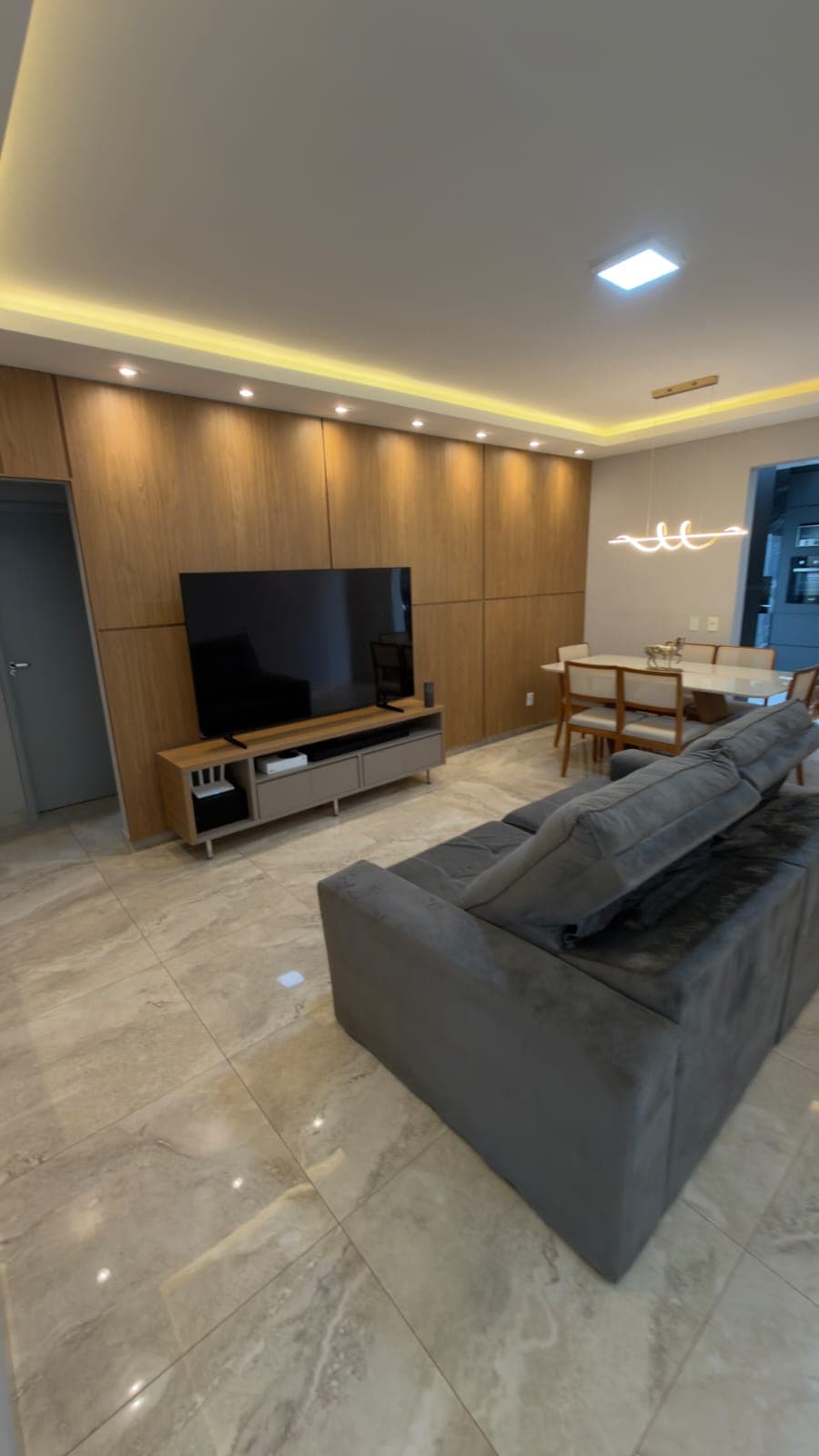 Porteira Fechada! Casa Completa 3 Quartos Closet, com Piscina Aquecida, Energia Solar e Closet Próxima ao Aldeia do Vale 200m² |