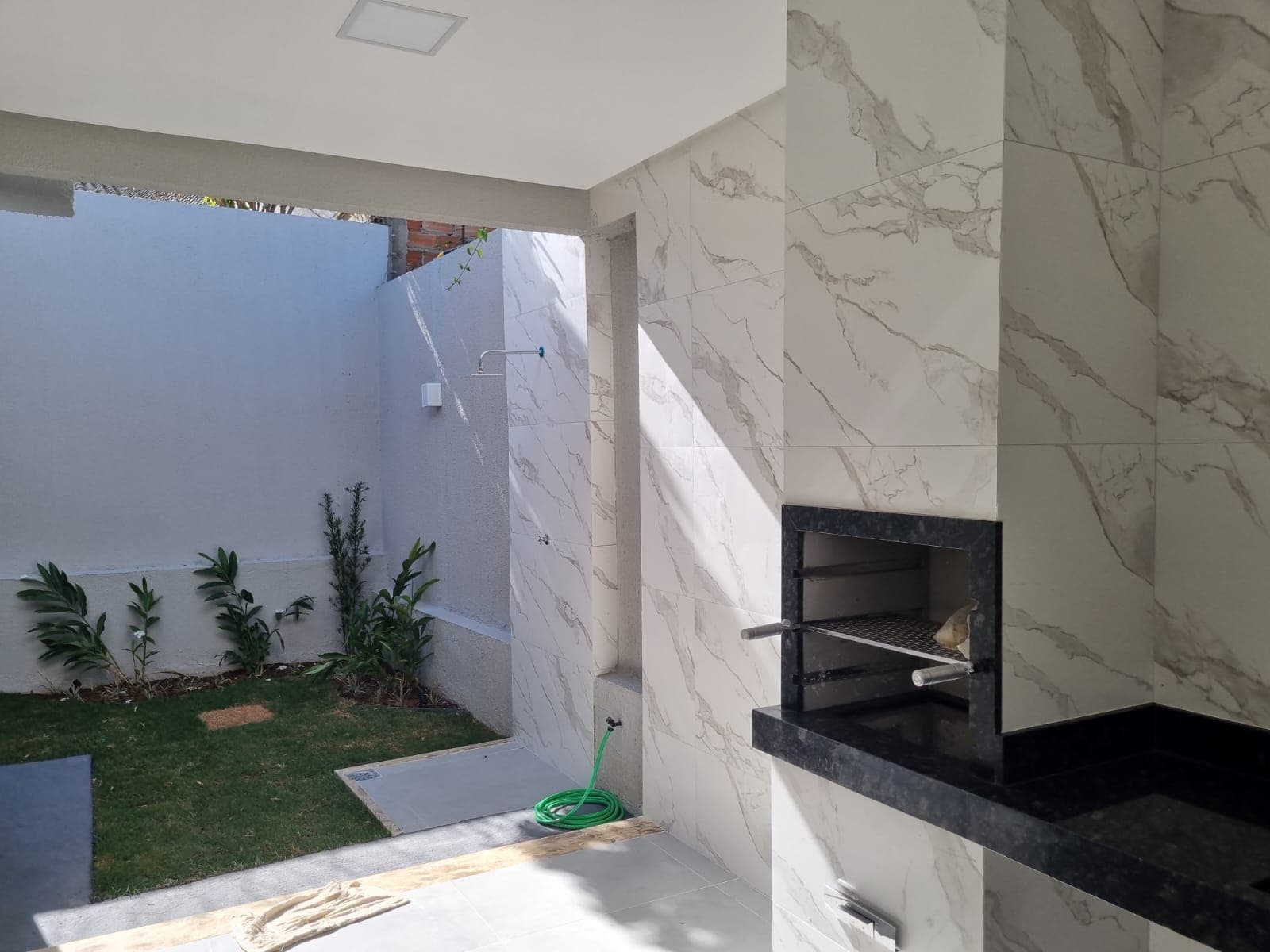 Vende Casa Nova 112 m² construídos | Lote 180 m² | 3 quartos | 2 suítes | 2 vagas