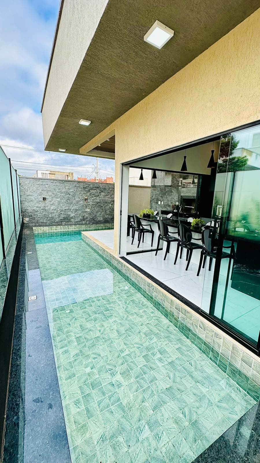 CASA PARQVILLE PINHEIROS – OPORTUNIDADE -CONDOMINIO FECHADO - APARECIDA DE GOIÂNIA