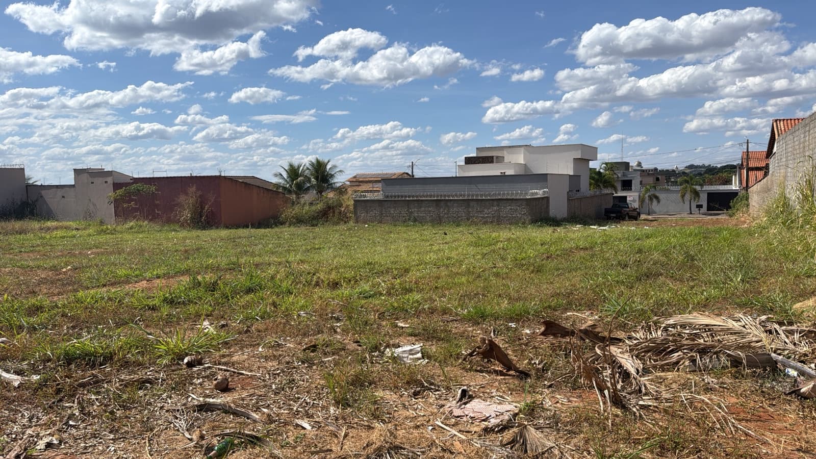 Vende-se 3 lotes próximo câmara dos deputados em Trindade