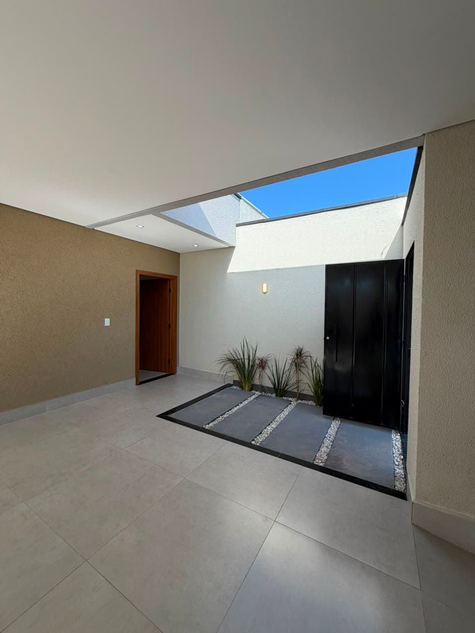 Casa Nova com Piscina e Área Gourmet | 3 Quartos (1 Suíte + Closet) | Bairro das Indústrias – Senador Canedo