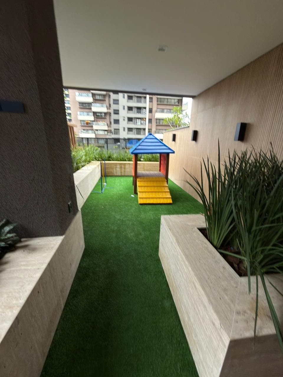 Atmos com 215 metros 4 quartos e 3 suítes com piscina