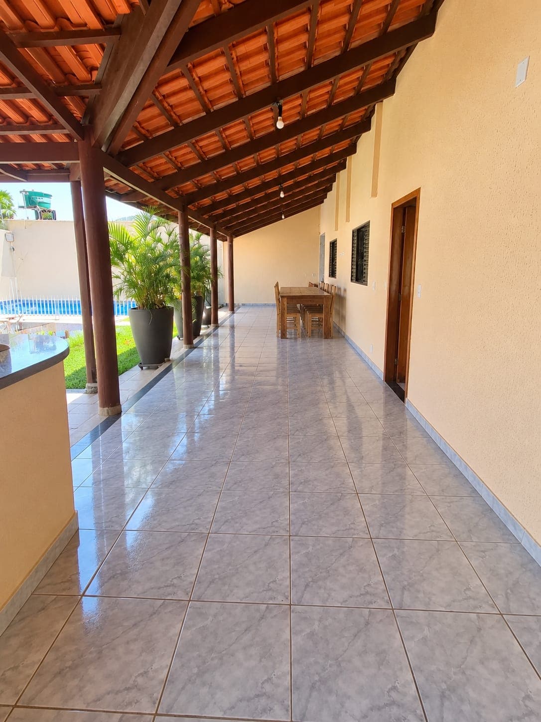 Casa 3 quartos com piscina aquecida, espaço gourmet e amplo terreno