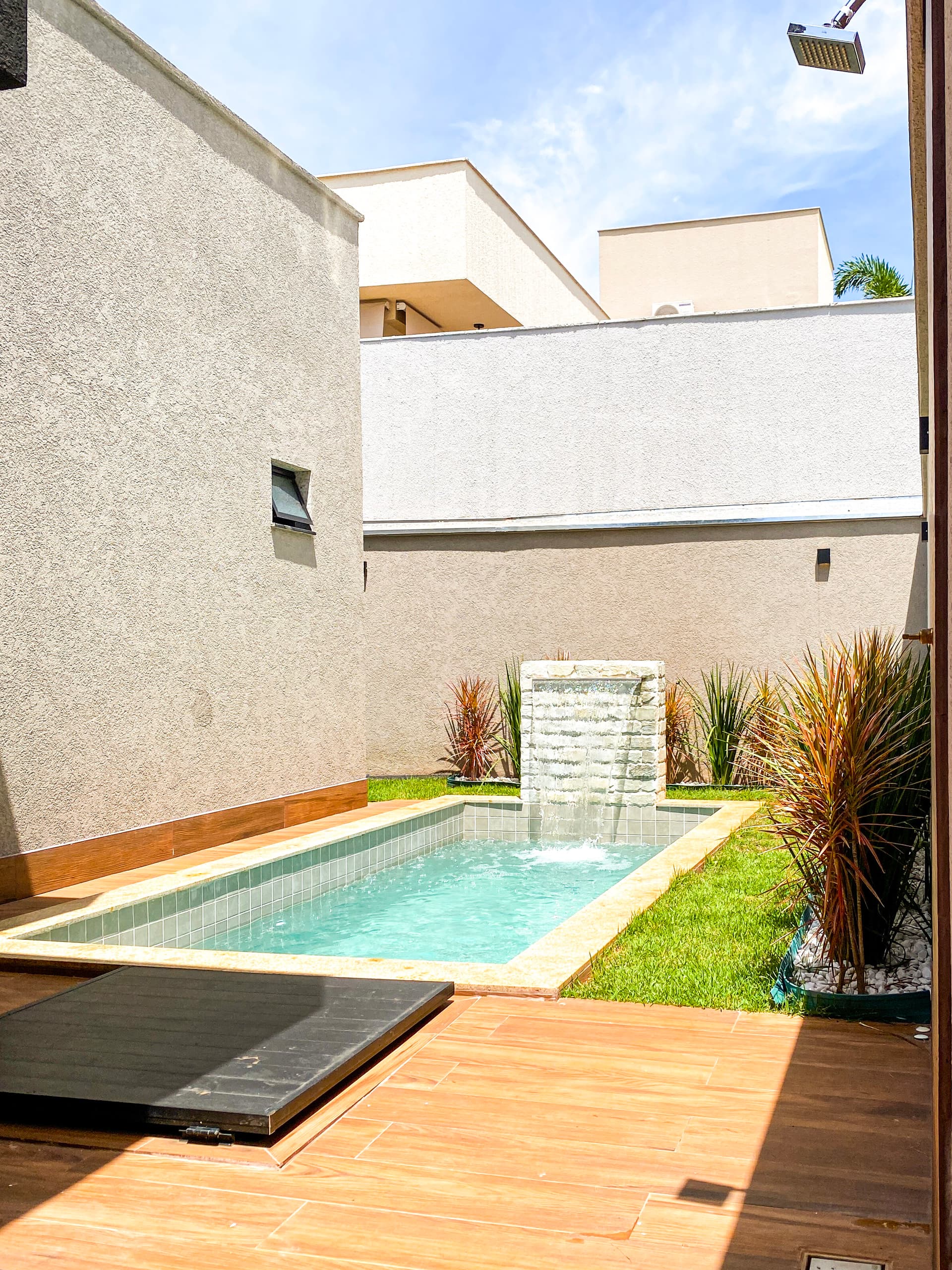 4 Suítes + Piscina Aquecida - Alphaville 1 – Luxo e Sofisticação no Alphaville 1 Senador Canedo