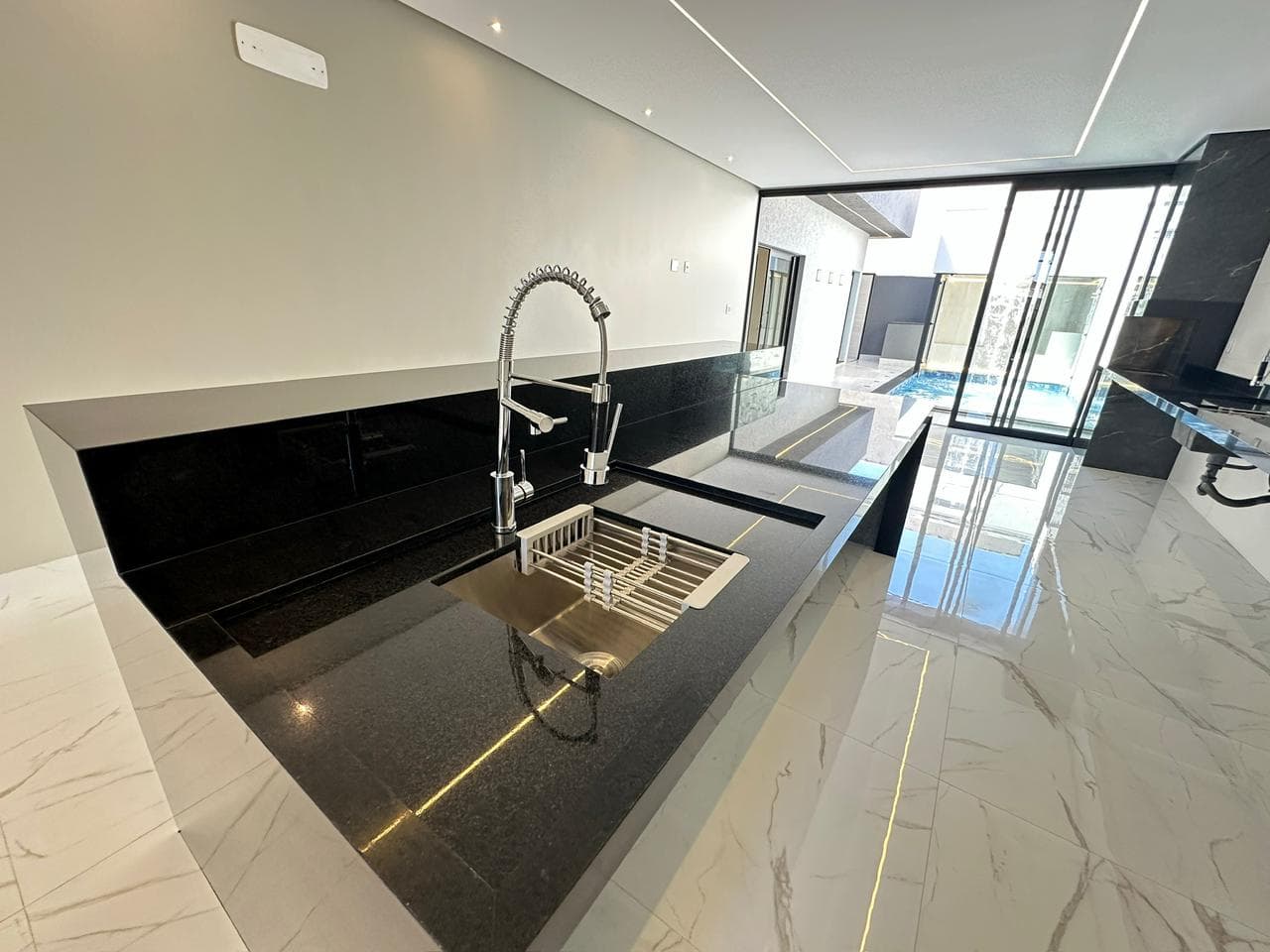 Casa com 3 suítes no Moinho dos Ventos - Goiânia-Go