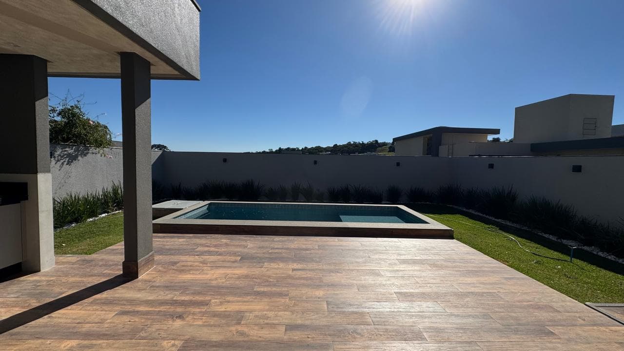 Sobrado Jardins Bolonha 183m²; 4 suítes plenas,3 superior e 1 inferior, Piscina Senador Canedo