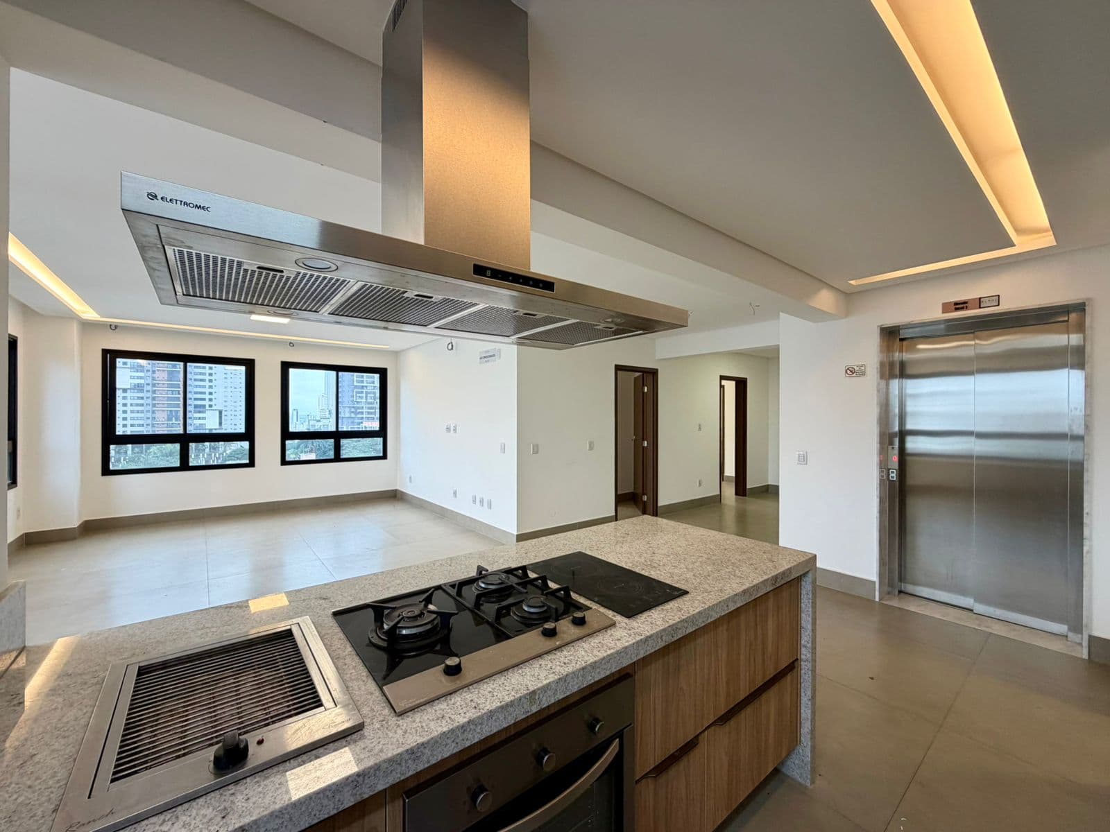 Apartamento com 3 suítes plenas no Setor Bueno