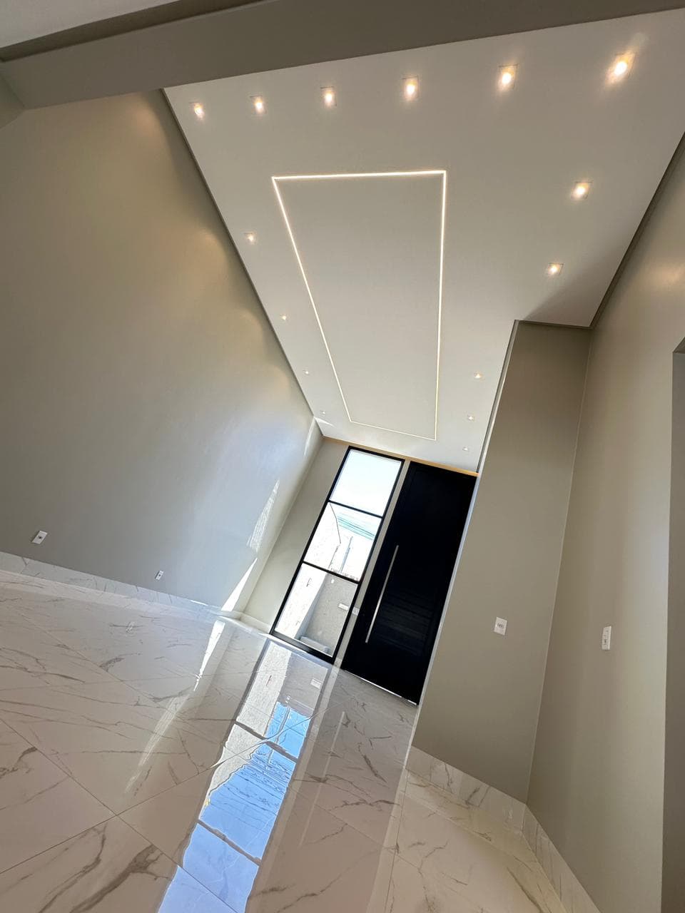 Casa com 3 suítes no Moinho dos Ventos - Goiânia-Go