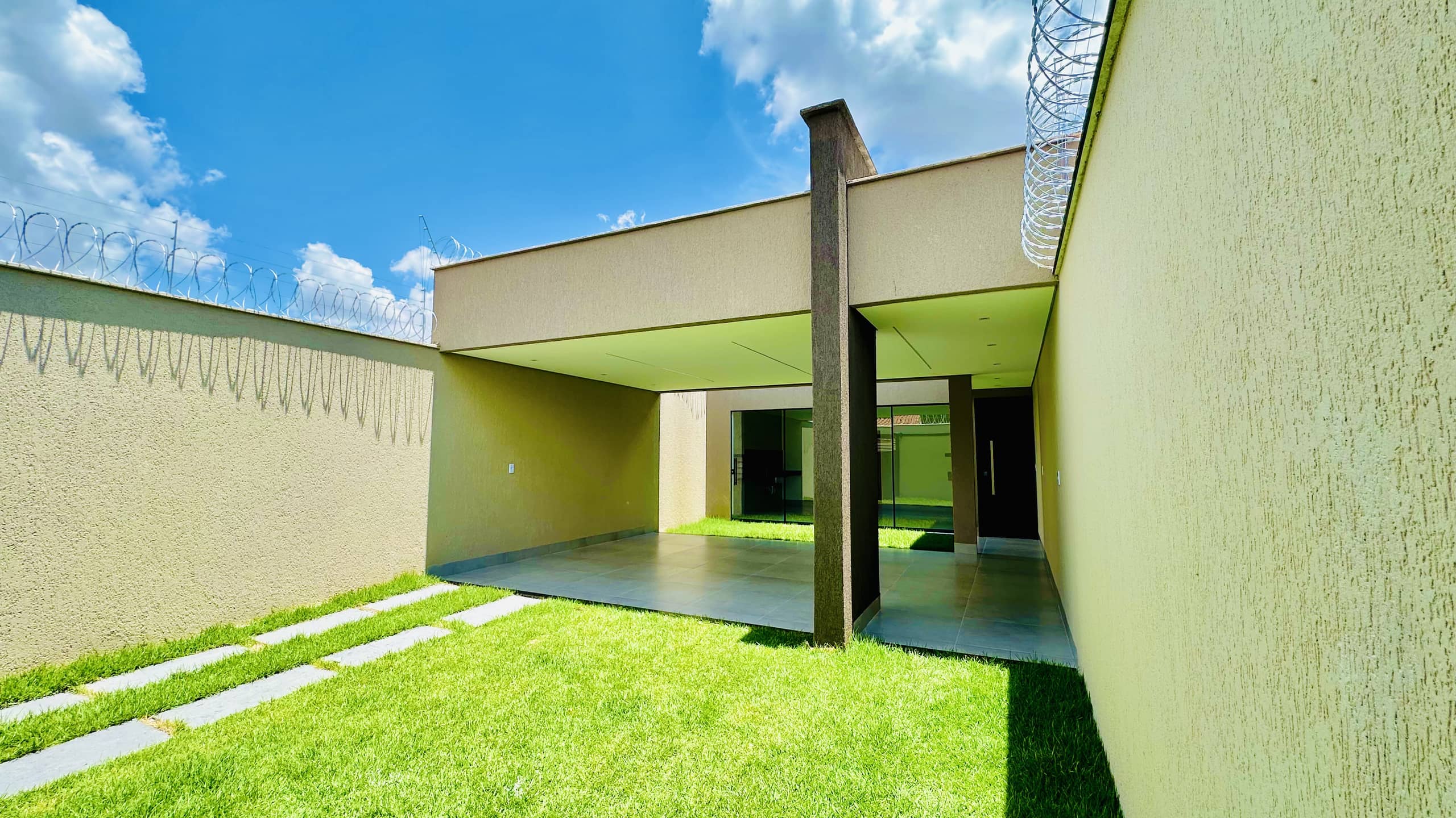Casa Térrea Nova no Jardim Maria Inês 3 Quartos uma suite, segurança ja instalada, Área Gourmet 145m²
