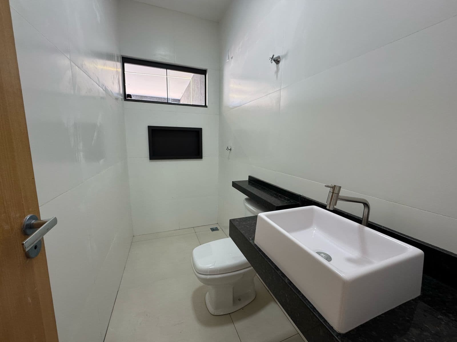 Casa de 3 suítes plenas, sendo 1 com closet , Quintal 300m² terreno, Buriti sereno