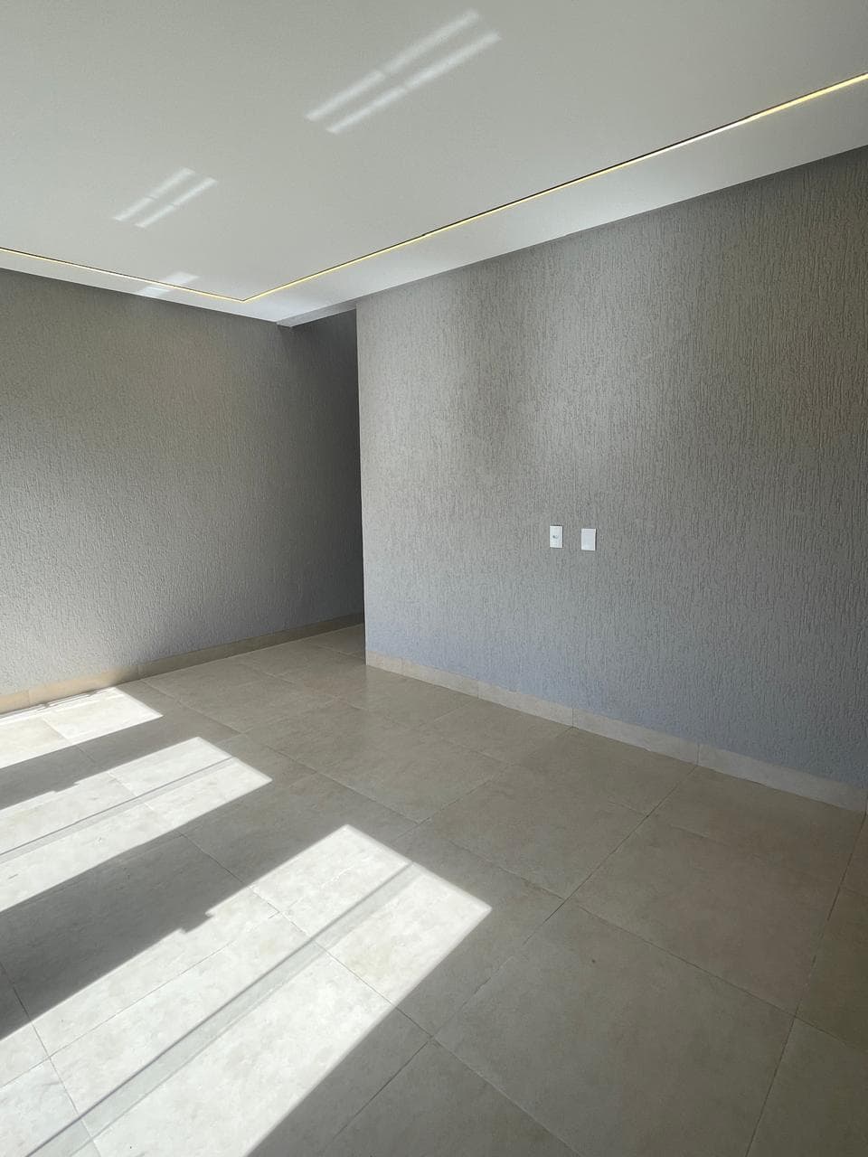 Casa com 2 quartos sendo 1 suíte em Goiânia