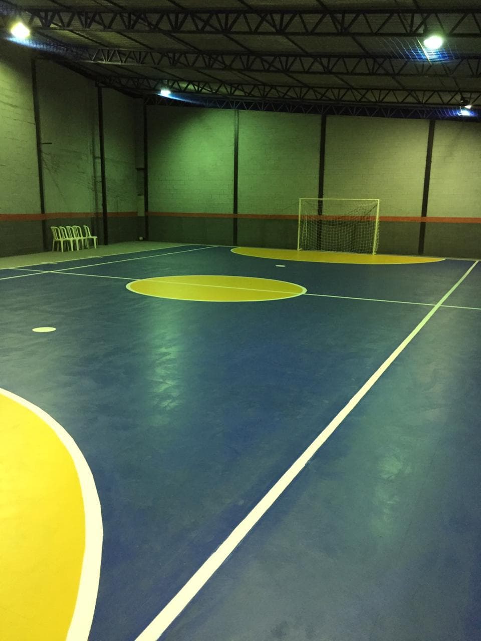 Complexo esportivo com bar e quadra de futsal - Galpão 650m²