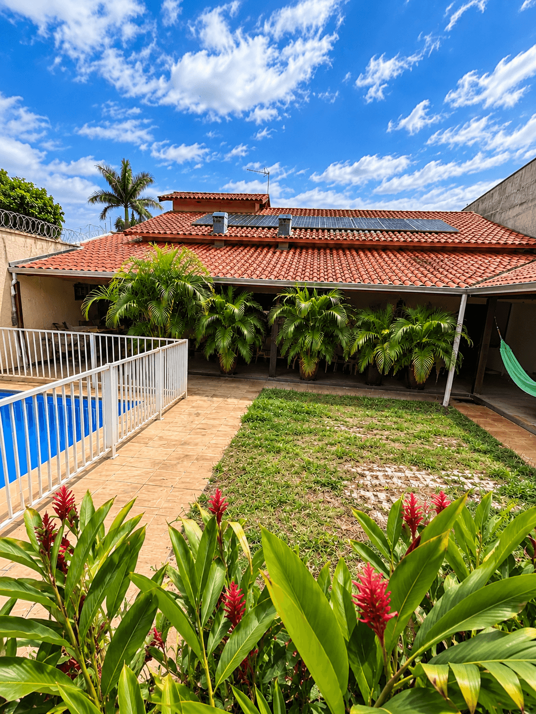 Casa com 420 m² de Terreno e Piscina Aquecida, 3 Quartos, Suíte, Quintal com Árvores Frutíferas- Goiania