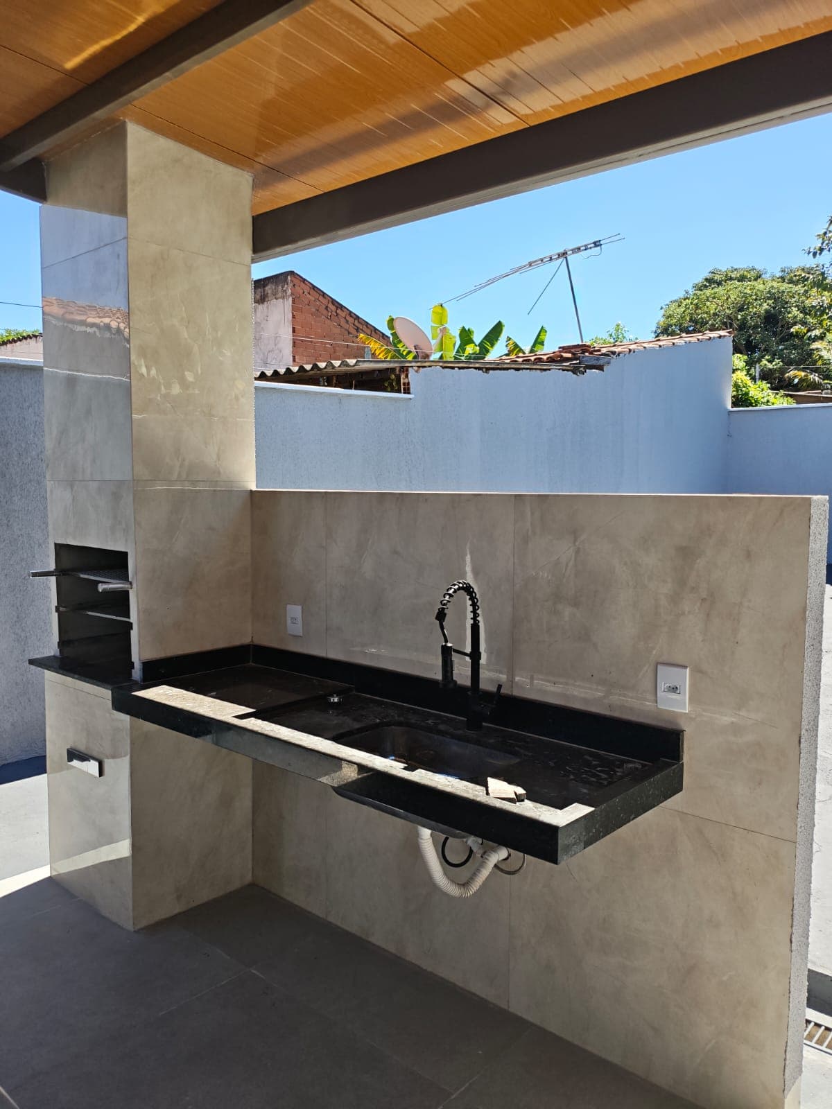 Casa no Setor Maysa – 3 Quartos | Área Gourmet | Garagem p/ 4 Carros - Trindade - GO