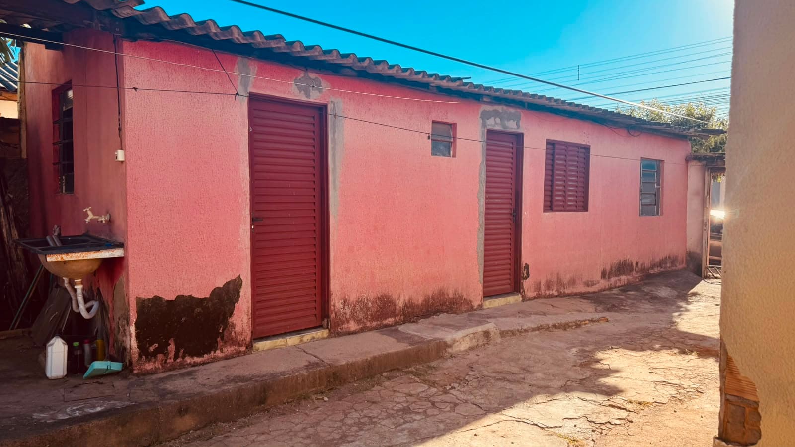 Casa e barracão em Aparecida de Goiânia