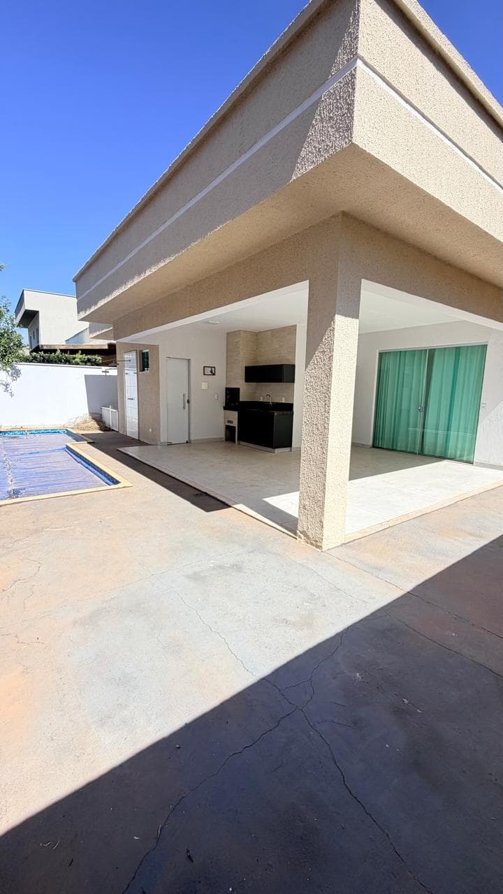 Casa 4/4 sendo 02 suítes plenas no Jardins Lisboa - 202m²