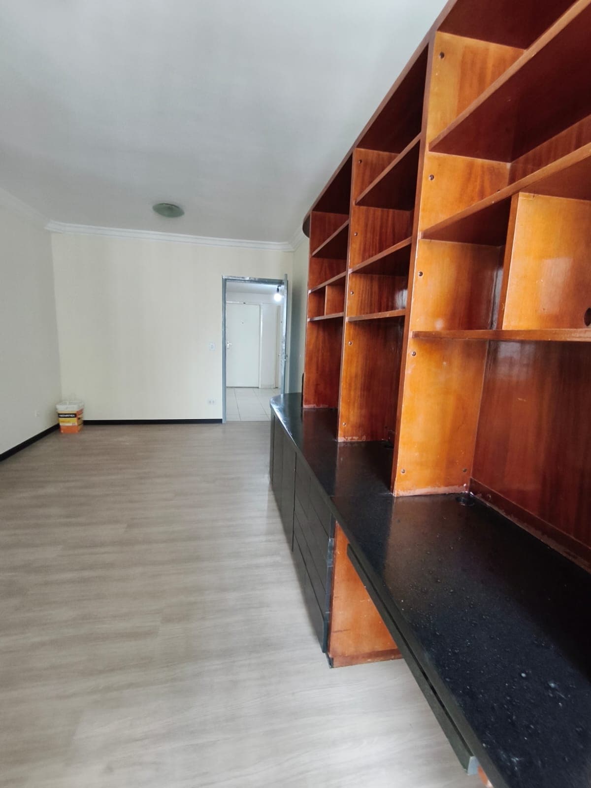 Opção exclusiva no Setor Bueno. Apartamento com SUÍTE, SACADA e LAZER!