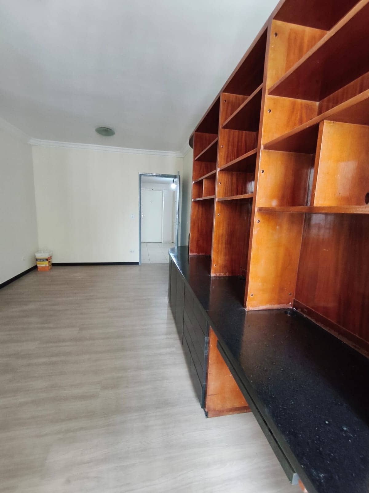 Opção exclusiva no Setor Bueno. Apartamento com SUÍTE, SACADA e LAZER!