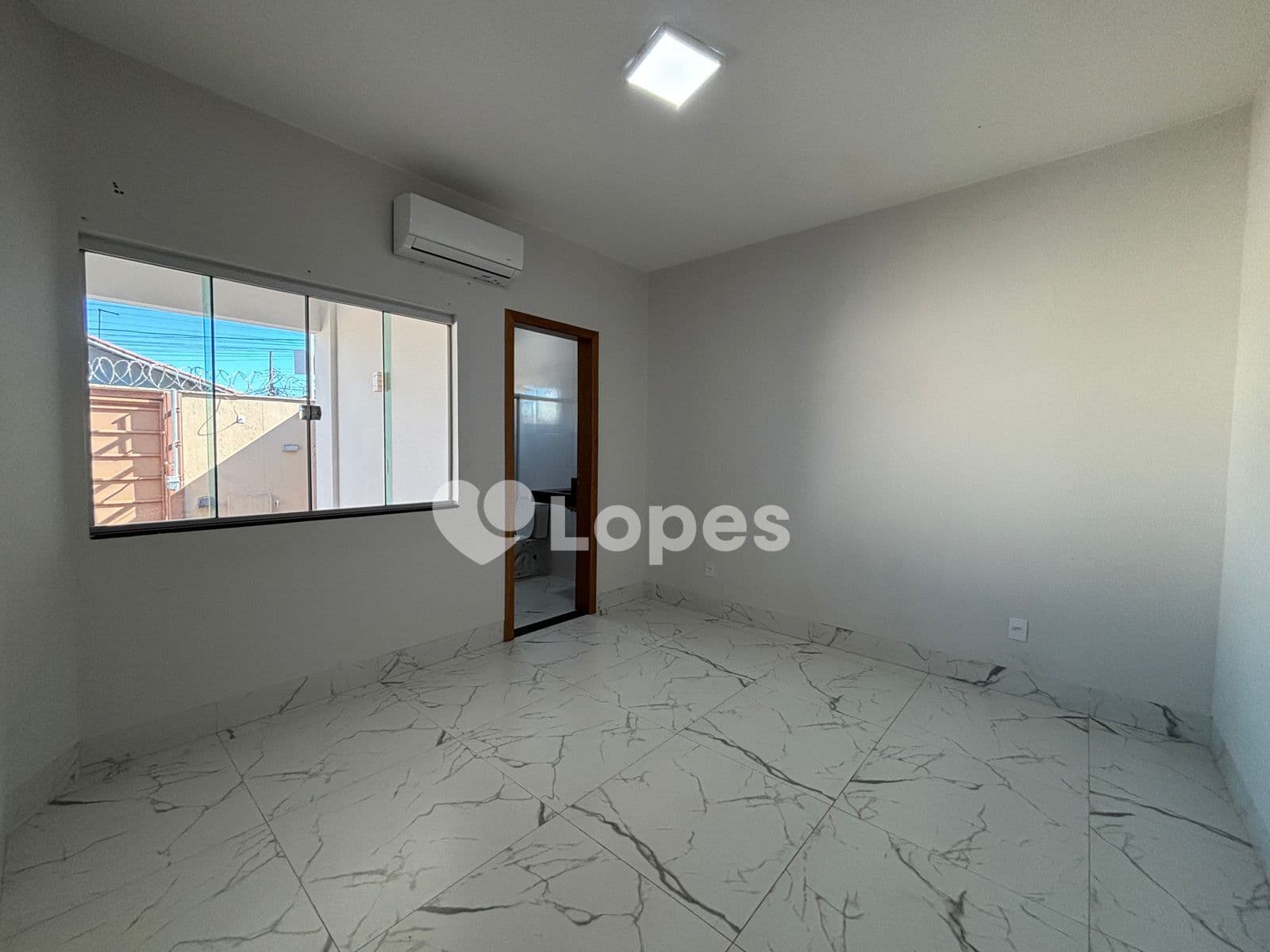 Casa à venda no Setor Santa Genoveva – Goiânia | 3 Quartos | 170 m² | Área Gourmet | R$ 800.000