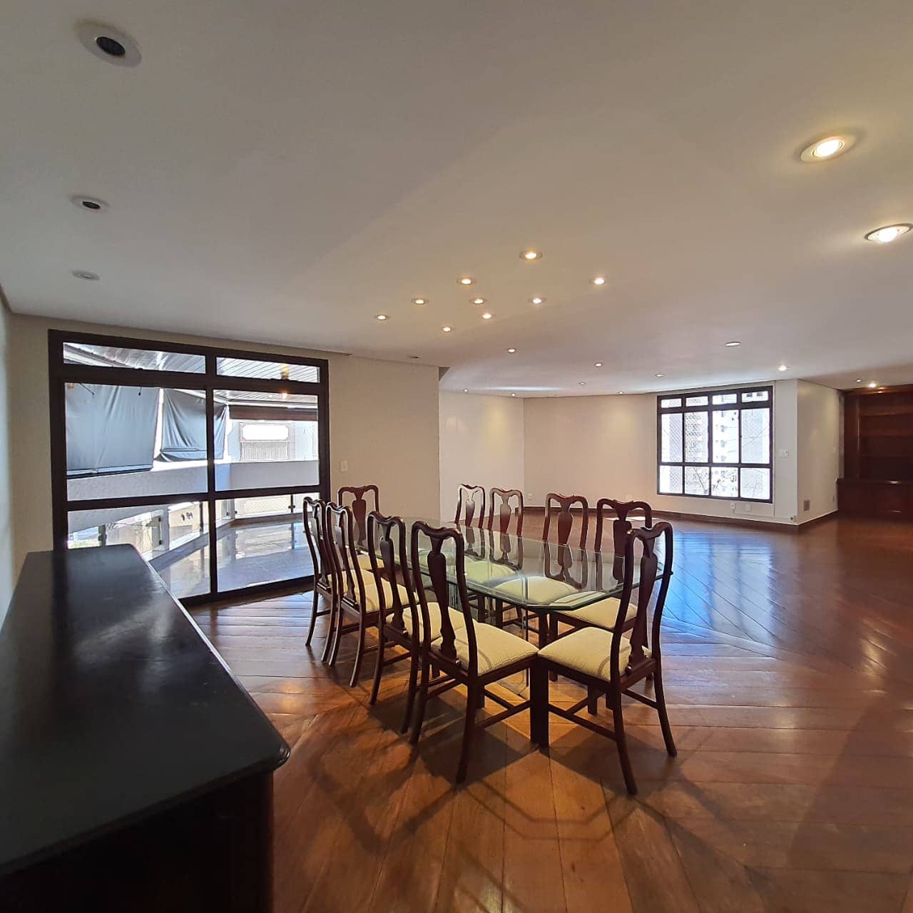 Apartamento com 325m² no Setor Bueno – 5 Quartos, 2 Suítes e Lazer Completo
