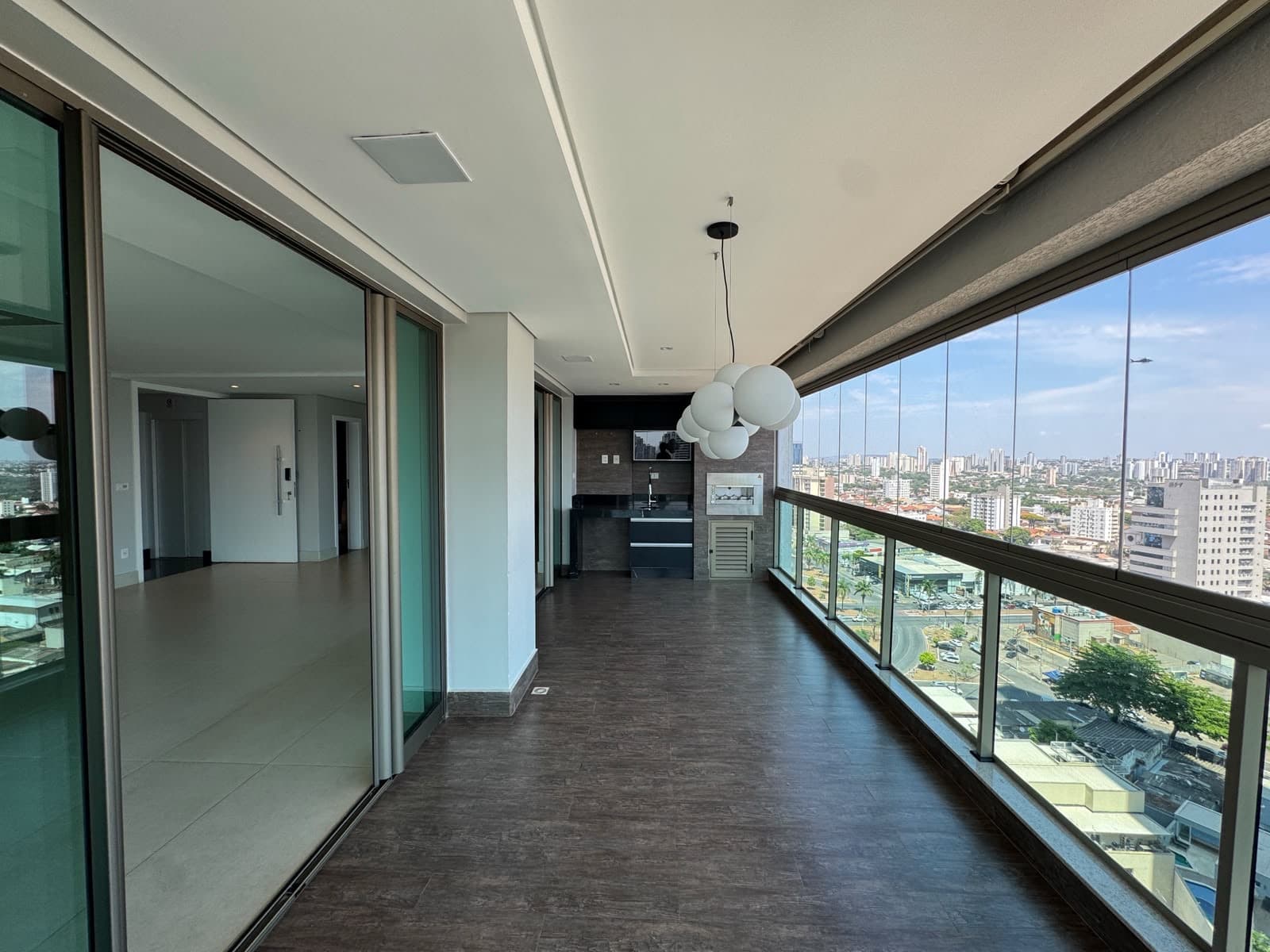 RESIDENCIAL PÁTIO SUÍÇA – Apartamento de Alto Padrão- 4 suítres