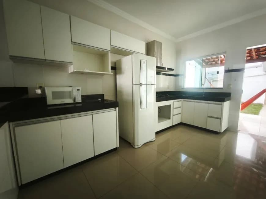Sobrado com 4 suítes, 239m² - Jardim Atlântico