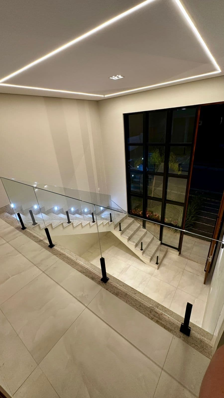 Jardins Barcelona Sobrado Alto Padrão 3 suítes - piscina com sauna - 4 vagas de garagem